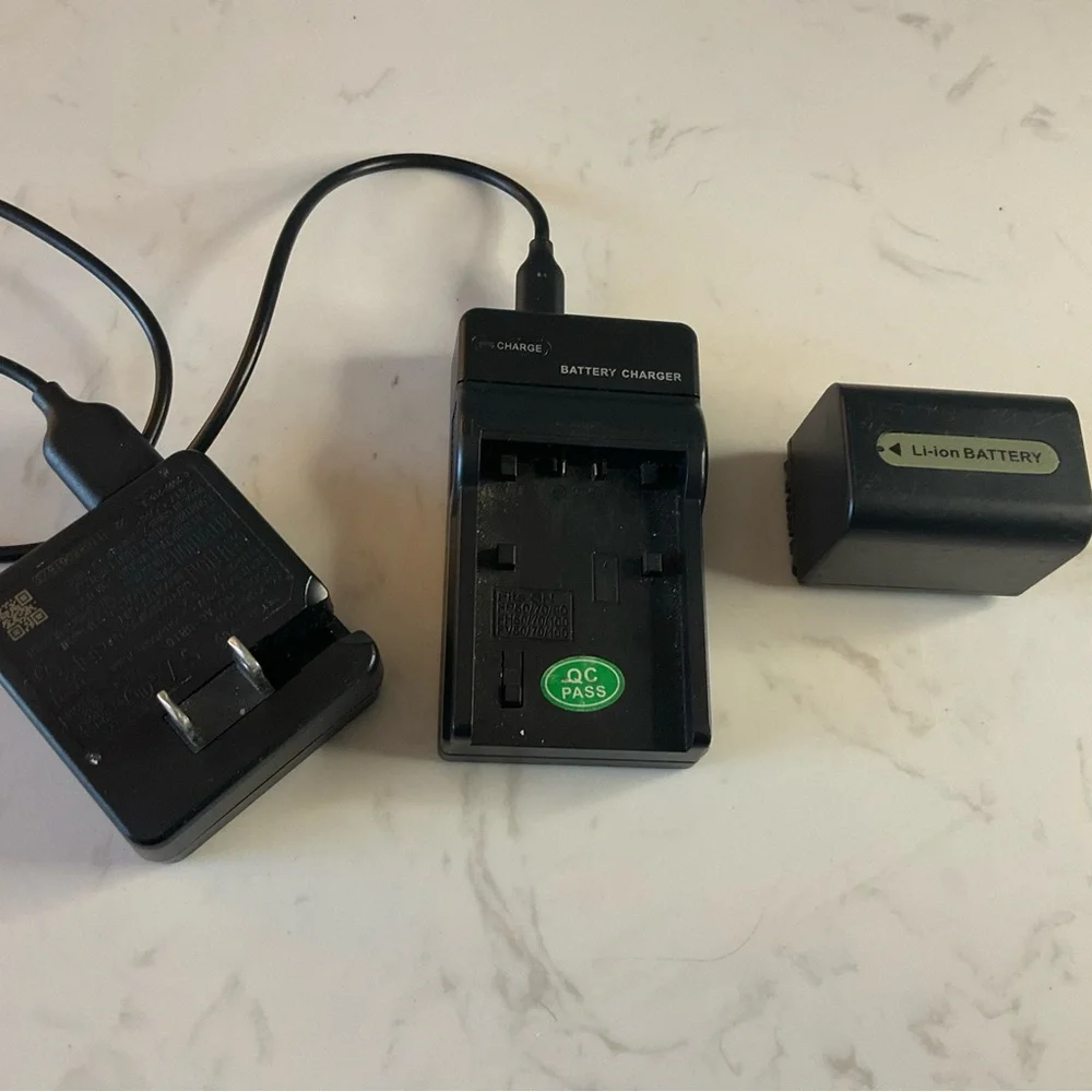 Black Li-ion Battery Charger